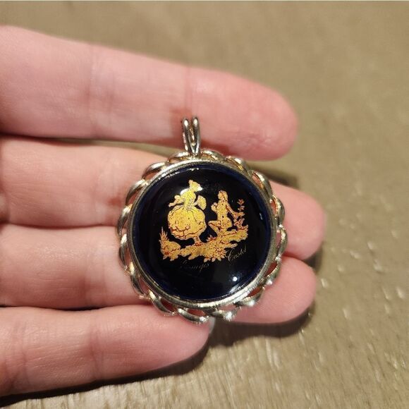 VINTAGE LIMOGES CASTEL PORCELAIN DOMED CAMEO PENDANT France - Picture 2 of 3